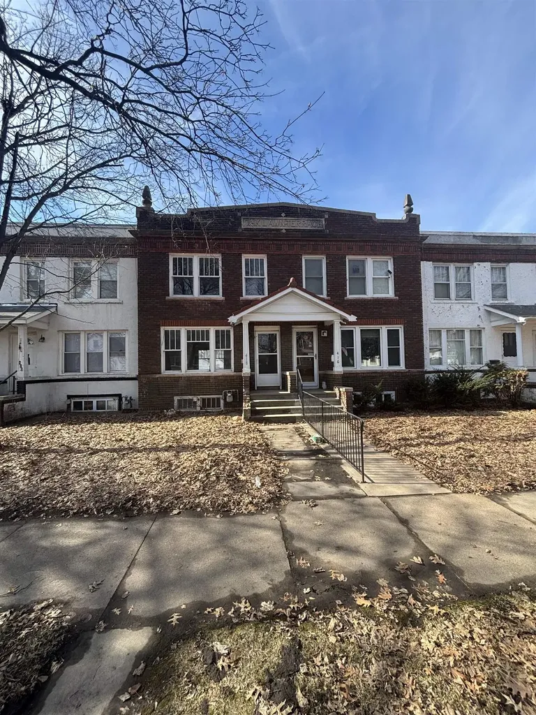 418 Oaklawn Avenue Waterloo IA 50701
