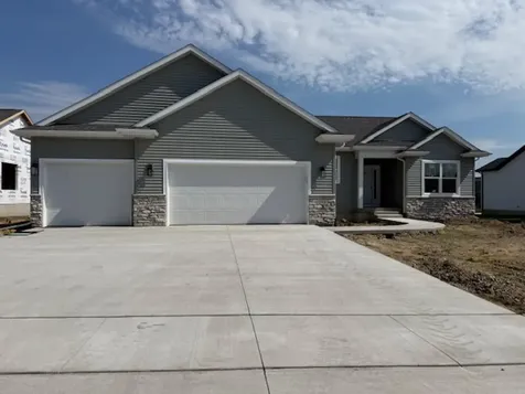 2801 Autumn Woods Drive Cedar Falls IA 50613