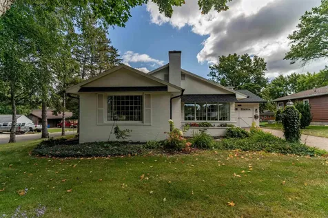 302 6th Street Grundy Center IA 50638
