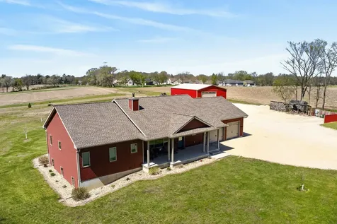 1009 Bremer Road Waverly IA 50677
