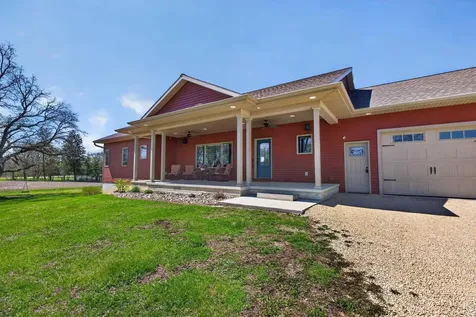 1009 Bremer Road Waverly IA 50677