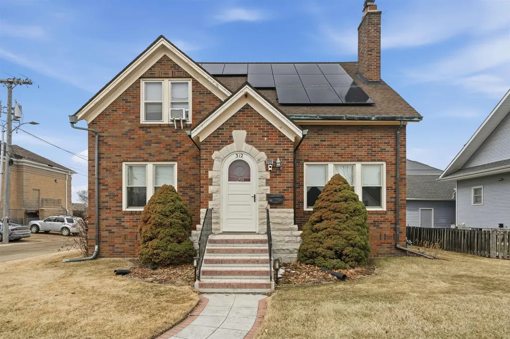 Manchester IA, 312 N Franklin Street