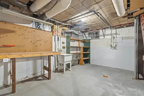 312 N Franklin Street Manchester IA 52057