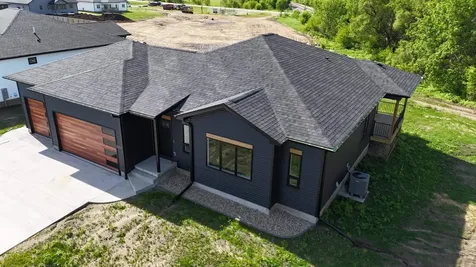 522 Sands Avenue Janesville IA 50647