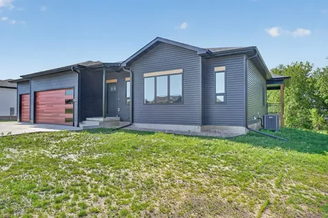 522 Sands Avenue Janesville IA 50647