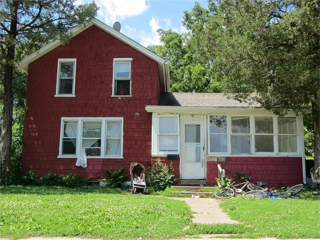 117 Sherman Avenue Waterloo IA 50703