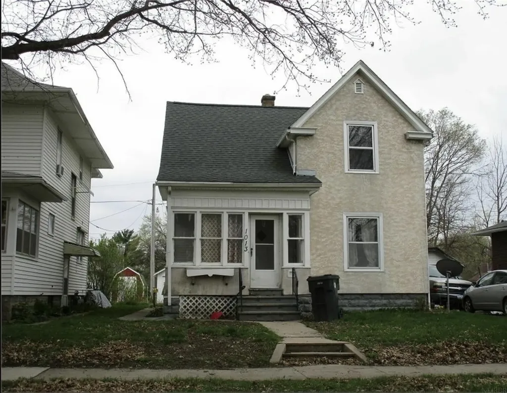 1013 W 6th Street Waterloo IA 50702
