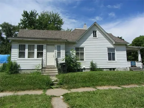523 Columbia Street Waterloo IA 50703