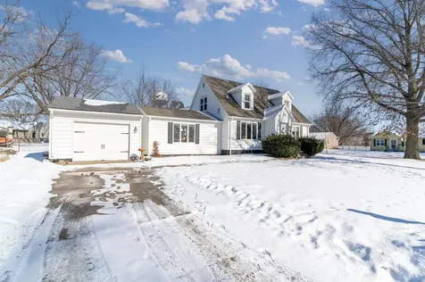 1300 SW 2nd Avenue Waverly IA 50677