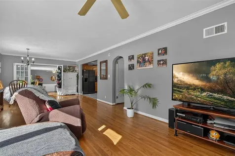 1300 SW 2nd Avenue Waverly IA 50677