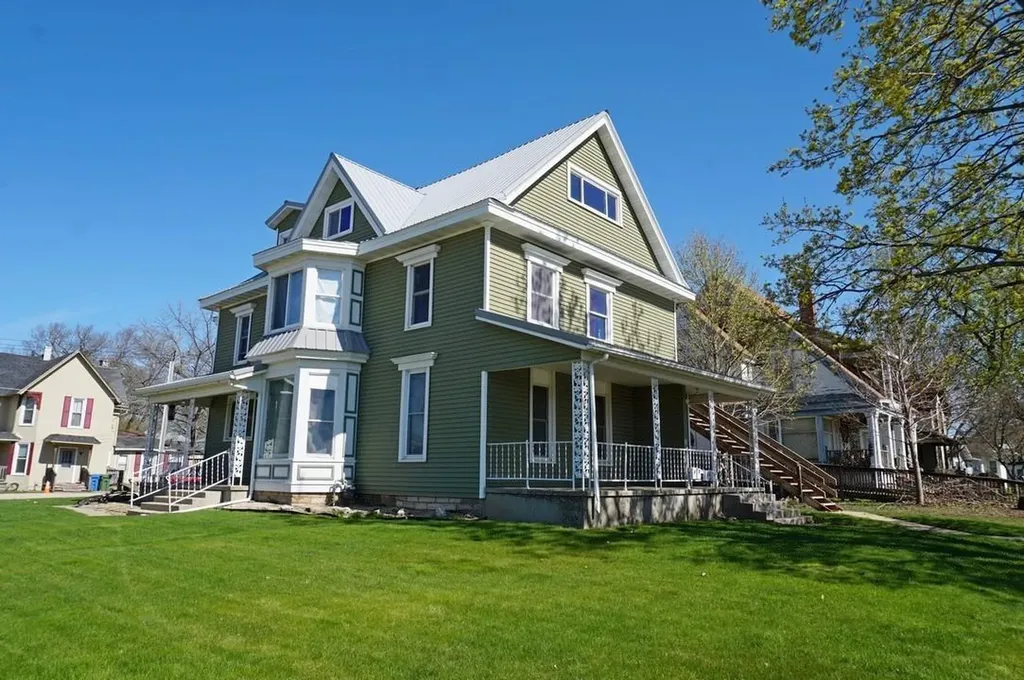 601 N Jackson Street Charles City IA 50616