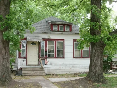 323 Cresent Place Waterloo IA 50703