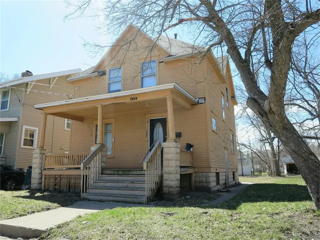 435 Conger Street Waterloo IA 50703