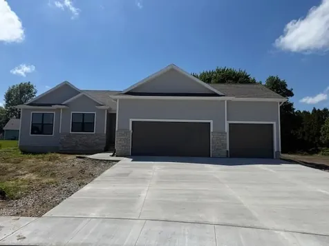 134 Sunbird Court Waterloo IA 50701