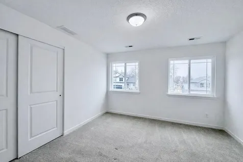 3365 Lincolnshire Road Waterloo IA 50701