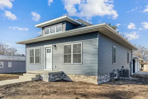 707 NE 5th Avenue Independence IA 50644