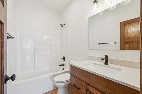 707 NE 5th Avenue Independence IA 50644