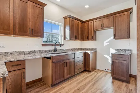 707 NE 5th Avenue Independence IA 50644