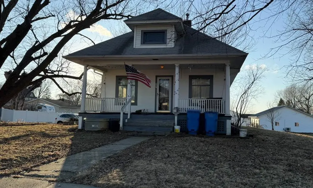 207 7th Street Grundy Center IA 50638