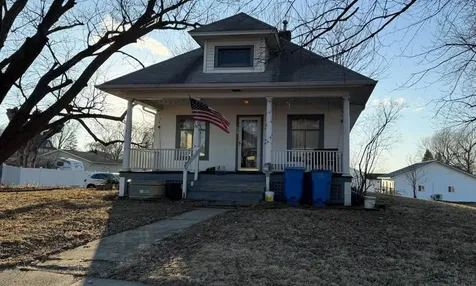 207 7th Street Grundy Center IA 50638
