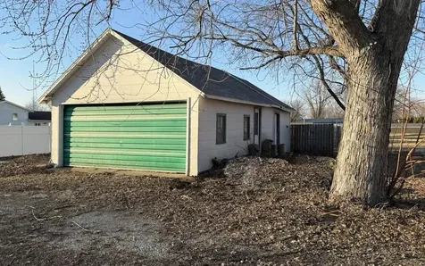 207 7th Street Grundy Center IA 50638