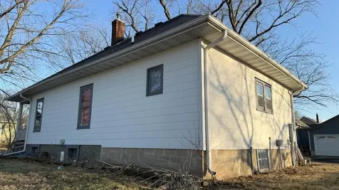 207 7th Street Grundy Center IA 50638