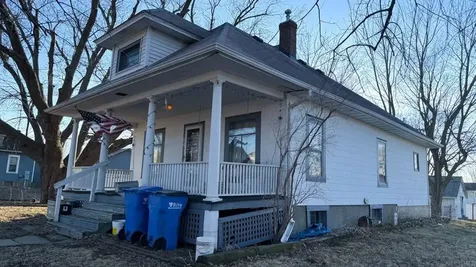 207 7th Street Grundy Center IA 50638
