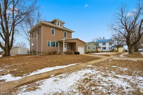 710 SE 5th Avenue Dyersville IA 52040