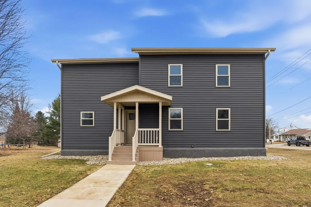 103 E Logan Street New Hampton IA 50659