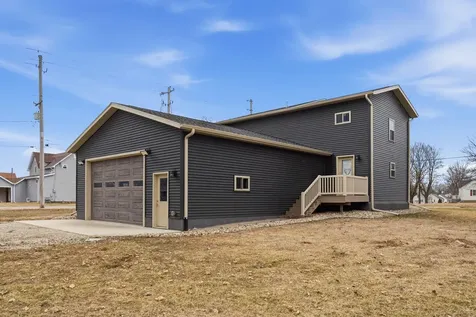 103 E Logan Street New Hampton IA 50659