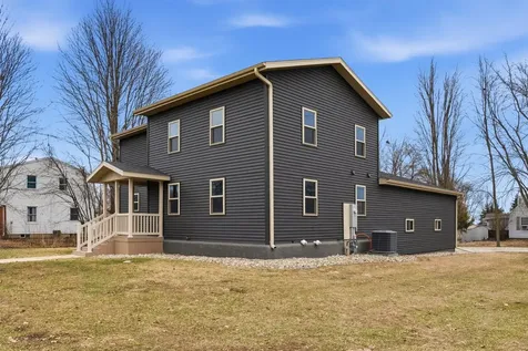 103 E Logan Street New Hampton IA 50659