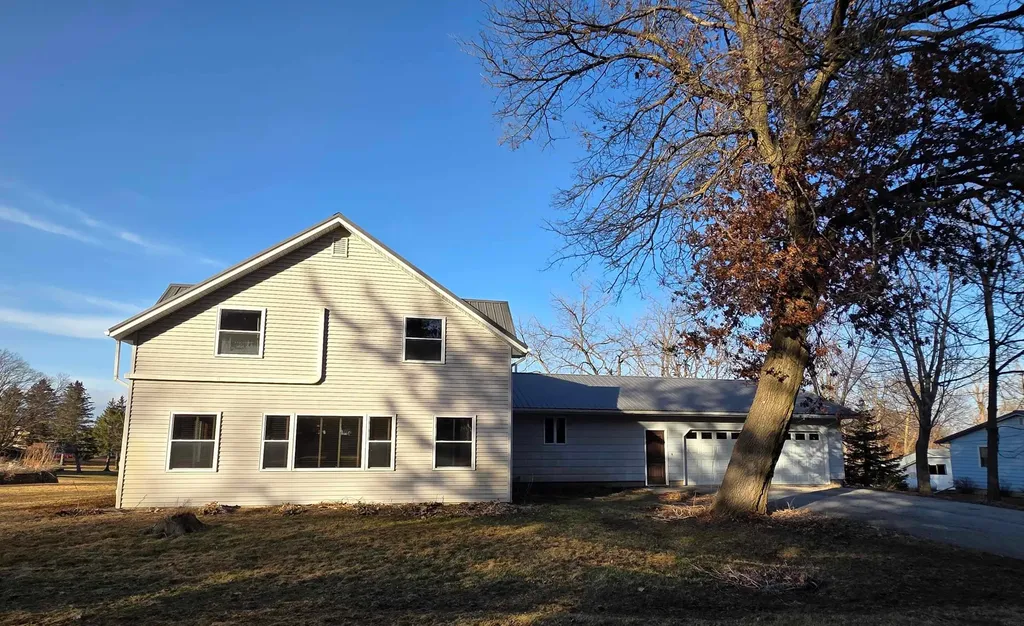 111 Pine Street New Hampton IA 50659