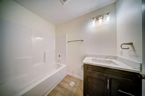 610 Wallgate Avenue Waterloo IA 50701