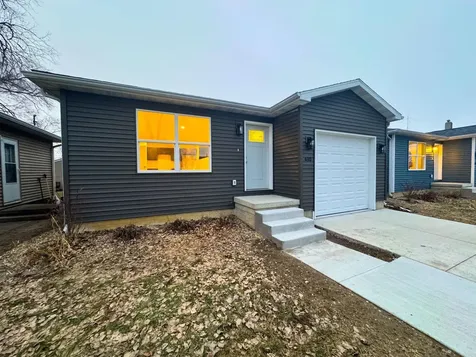 610 Wallgate Avenue Waterloo IA 50701