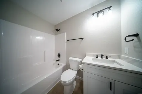 608 Wallgate Avenue Waterloo IA 50701