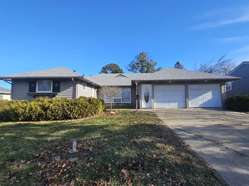 107 9th Avenue SE Oelwein IA 50662
