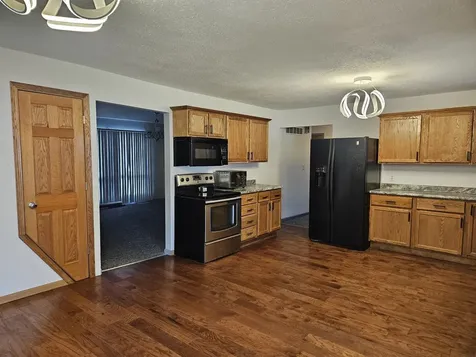 107 9th Avenue SE Oelwein IA 50662