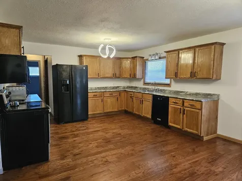 107 9th Avenue SE Oelwein IA 50662