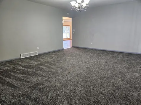 107 9th Avenue SE Oelwein IA 50662