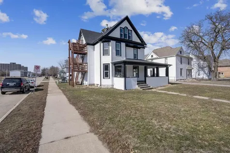 2007 College Street Cedar Falls IA 50613