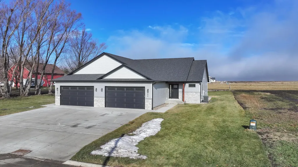 204 E Lillian Avenue Conrad IA 50621