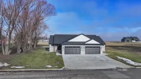 202 E Lillian Avenue Conrad IA 50621