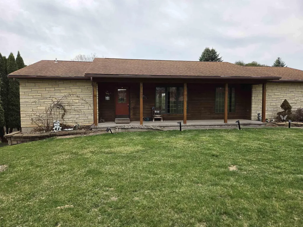 607 West View Drive Guttenberg IA 52052