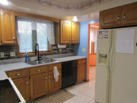 607 West View Drive Guttenberg IA 52052