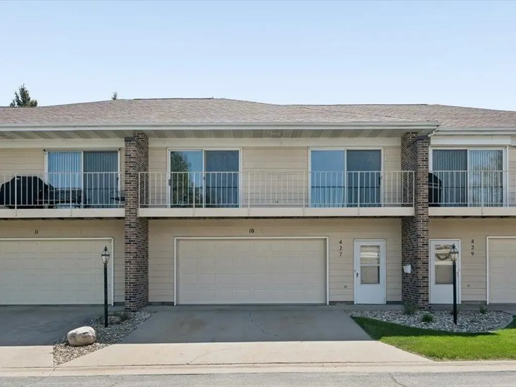 427 SW 8th Avenue Waverly IA 50677