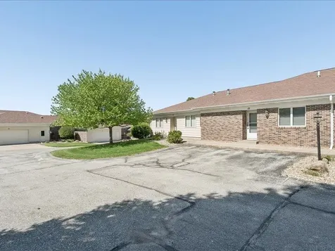 427 SW 8th Avenue Waverly IA 50677