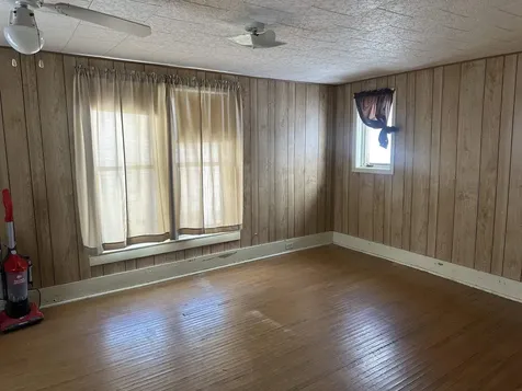 215 1st Avenue NE Oelwein IA 50662