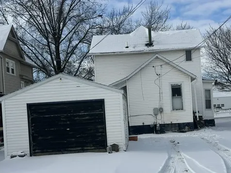 215 1st Avenue NE Oelwein IA 50662