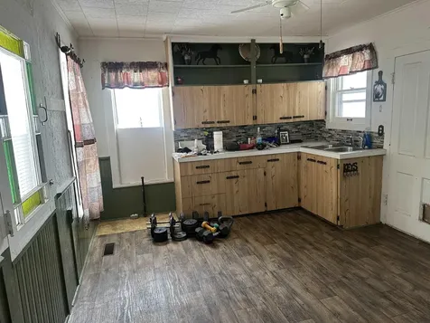 215 1st Avenue NE Oelwein IA 50662