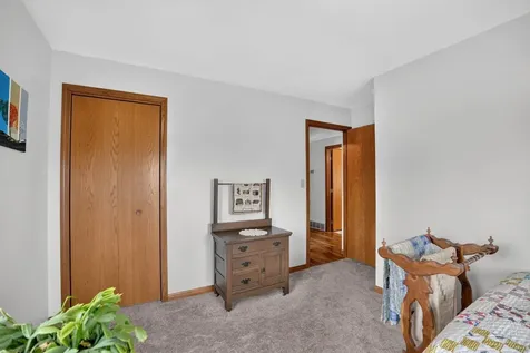 1147 230th Waverly IA 50677